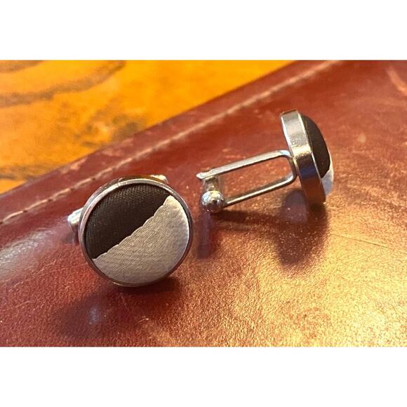 VTG Silver Tone Cufflinks with Black and White Fabric Inserts - Picture 1 of 3